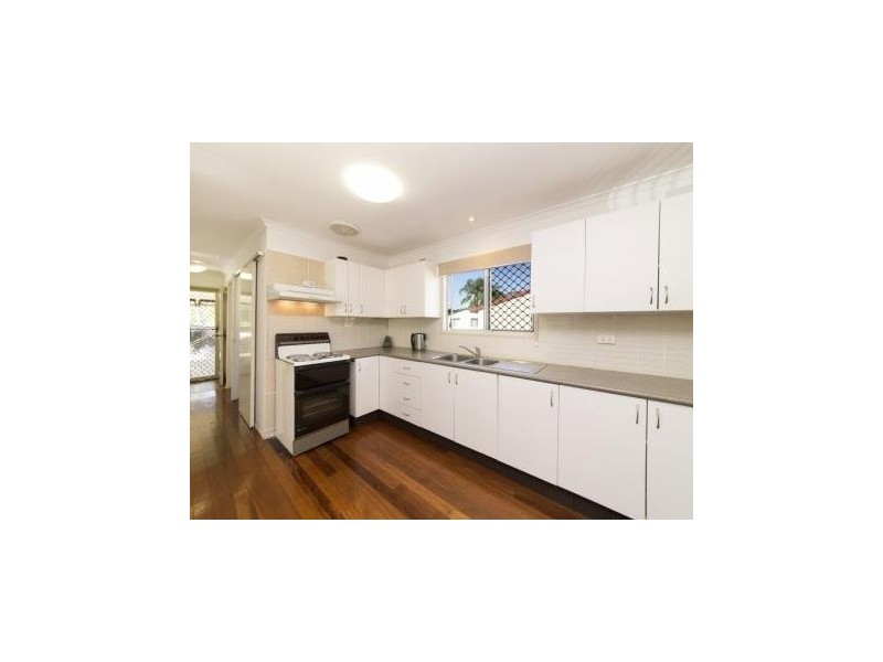 Bapaume, Holland Park West QLD 4121