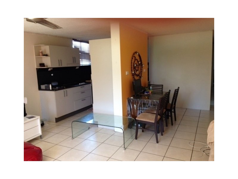 Surrey Street, Hyde Park QLD 4812