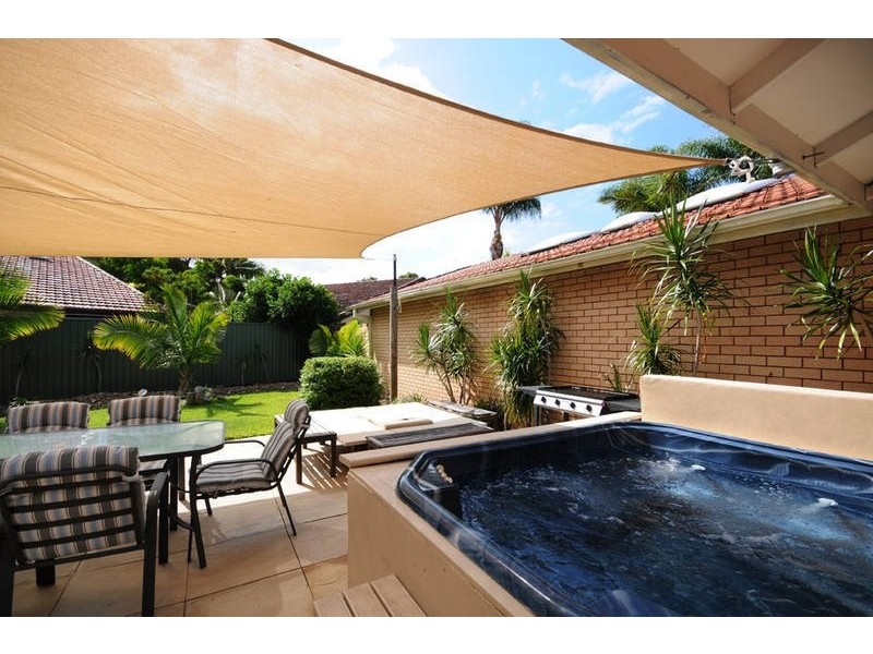 salerno street, Isle Of Capri QLD 4217