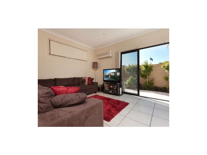 Harley Street, Labrador QLD 4215