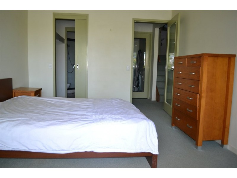 Rosecliffe Street, Highgate Hill QLD 4101
