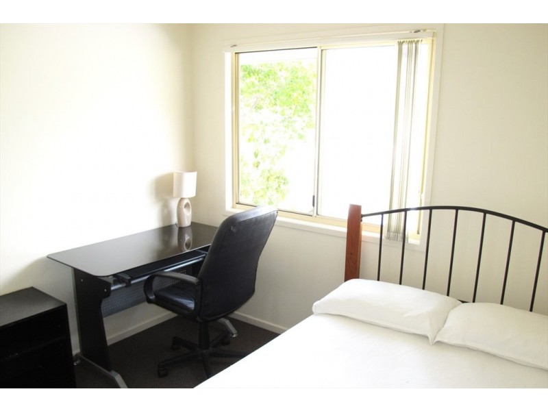 Arundel Dr, Arundel QLD 4214