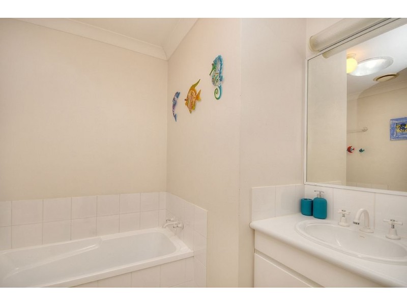 Palm Meadows Dr, Carrara QLD 4211