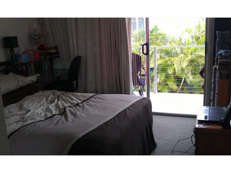 Grand parade, Parrearra QLD 4575