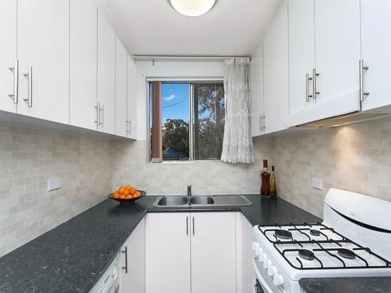 Longworth Avenue, Eastlakes NSW 2018