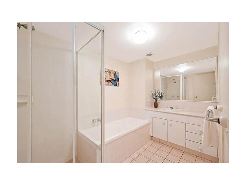 Whiting St, Labrador QLD 4215