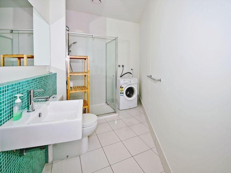 Dandenong Road, Oakleigh East VIC 3166