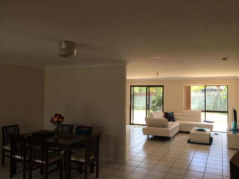 –, Burleigh Waters QLD 4220