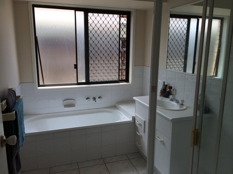 –, Burleigh Waters QLD 4220