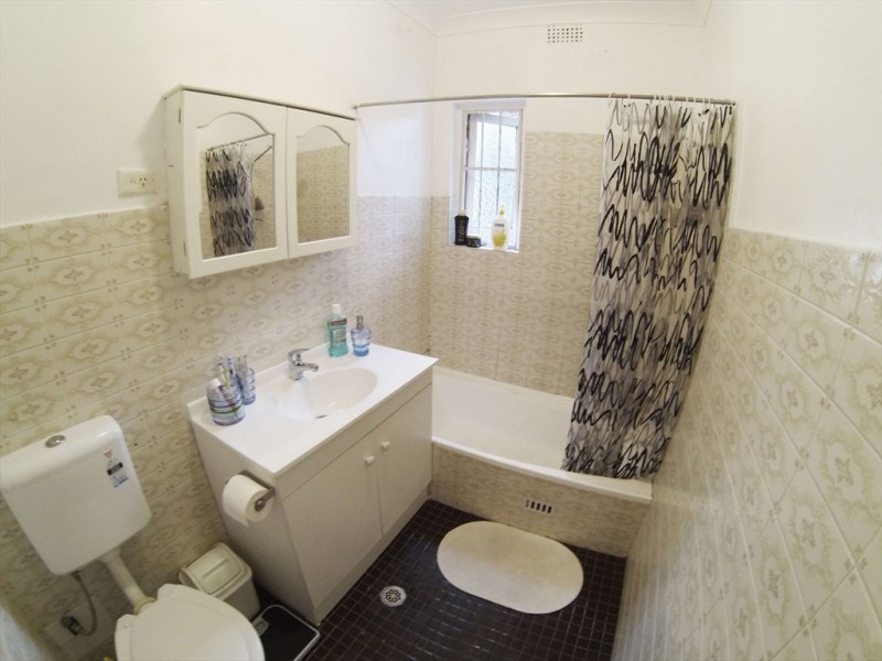 Glenayr Avenue, Bondi Beach NSW 2026