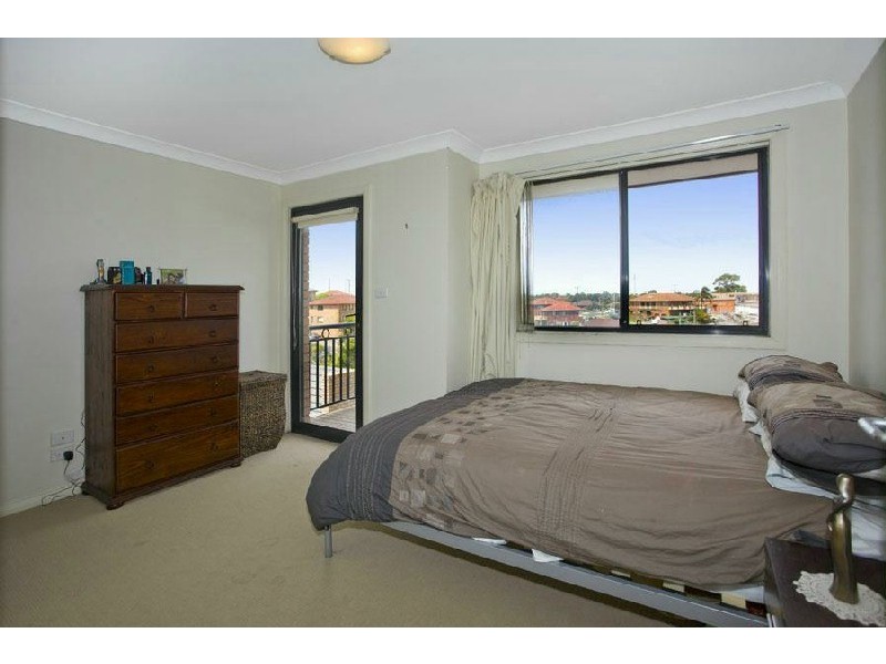 Lake Heights NSW 2502