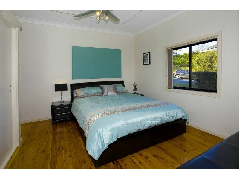 Lake Heights NSW 2502