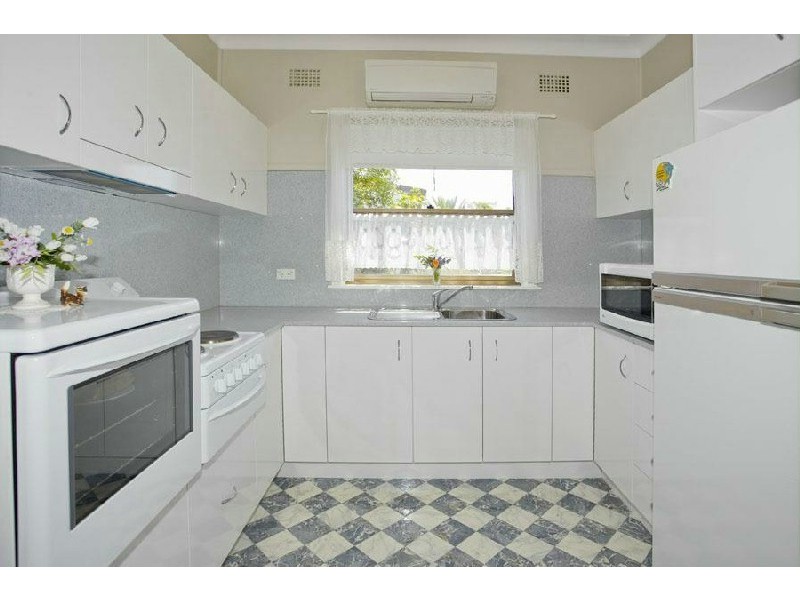 Lake Heights NSW 2502