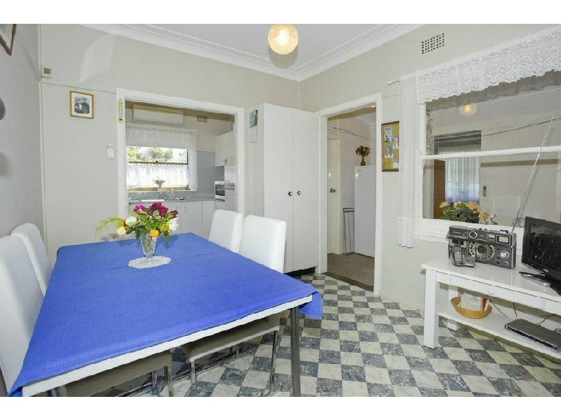 Lake Heights NSW 2502