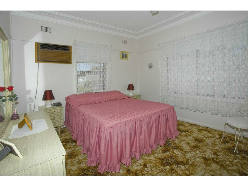 Lake Heights NSW 2502