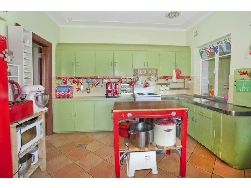 Lake Heights NSW 2502