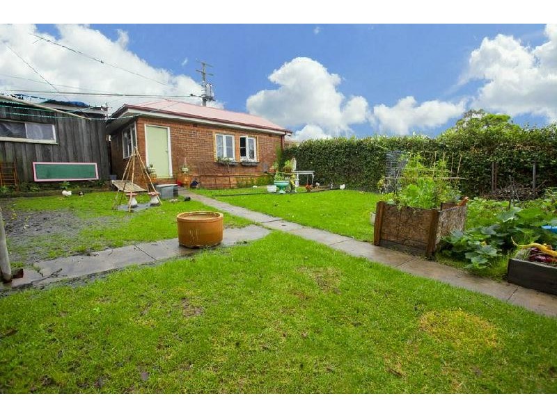 Lake Heights NSW 2502