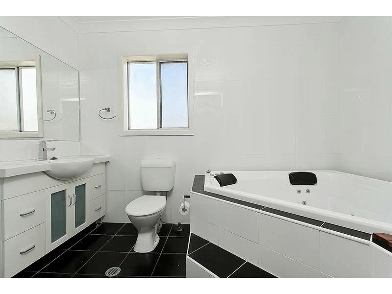 Lake Heights NSW 2502