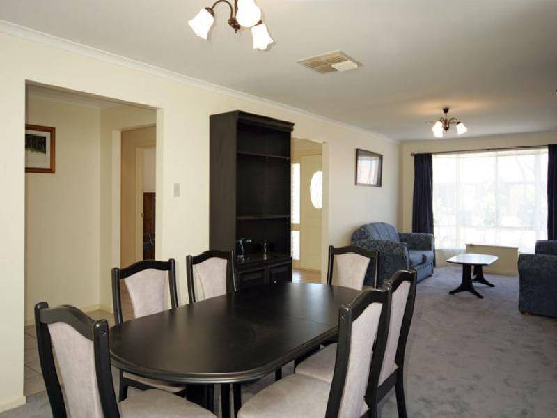 2 BOMBARDIERI COURT, Evanston Park SA 5116