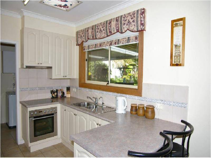 44 FLOCKHART AVENUE, Valley View SA 5093