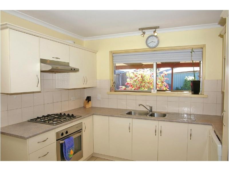 8 CHAPMAN CRESCENT, Redwood Park SA 5097