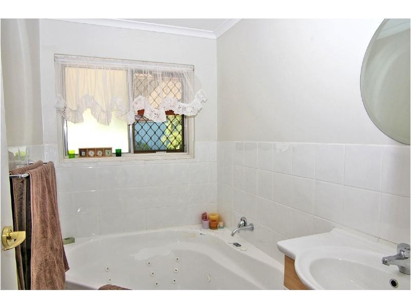 8 CHAPMAN CRESCENT, Redwood Park SA 5097