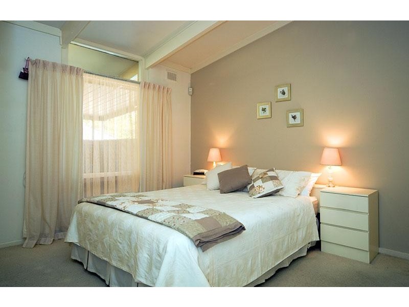 52 DOWN DRIVE, Valley View SA 5093