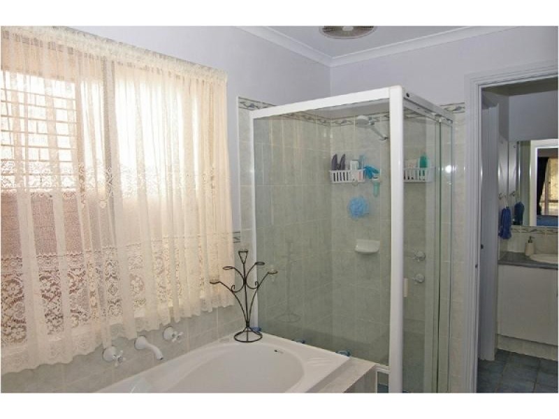 32B WARREN ROAD, Para Hills West SA 5096