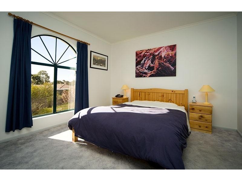 12 DUCHESS WALK, Para Hills SA 5096