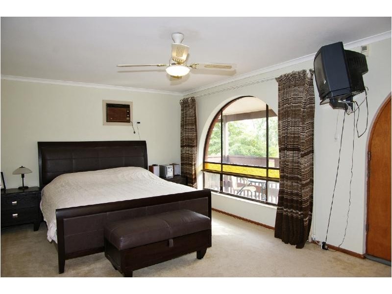 15 Deering Crescent, Banksia Park SA 5091