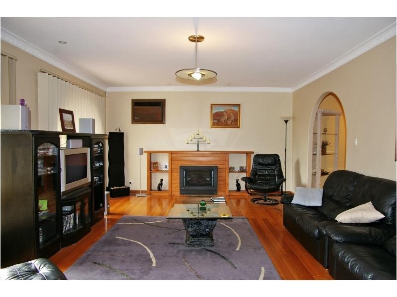 15 Deering Crescent, Banksia Park SA 5091