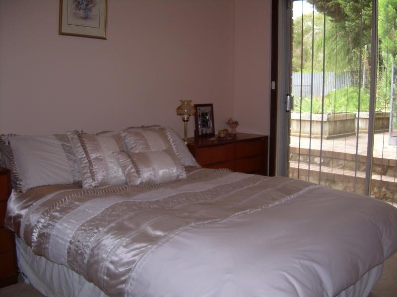 1 Glen Crescent, Vista SA 5091