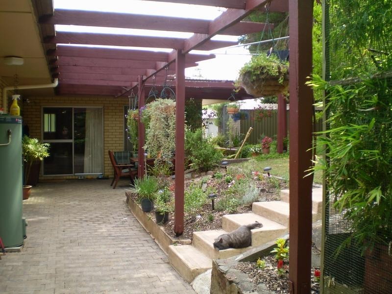 1 Glen Crescent, Vista SA 5091