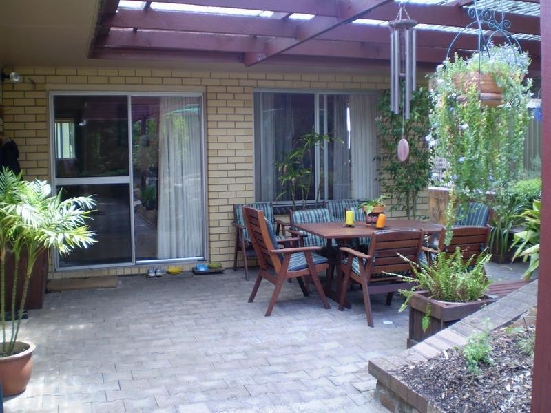 1 Glen Crescent, Vista SA 5091