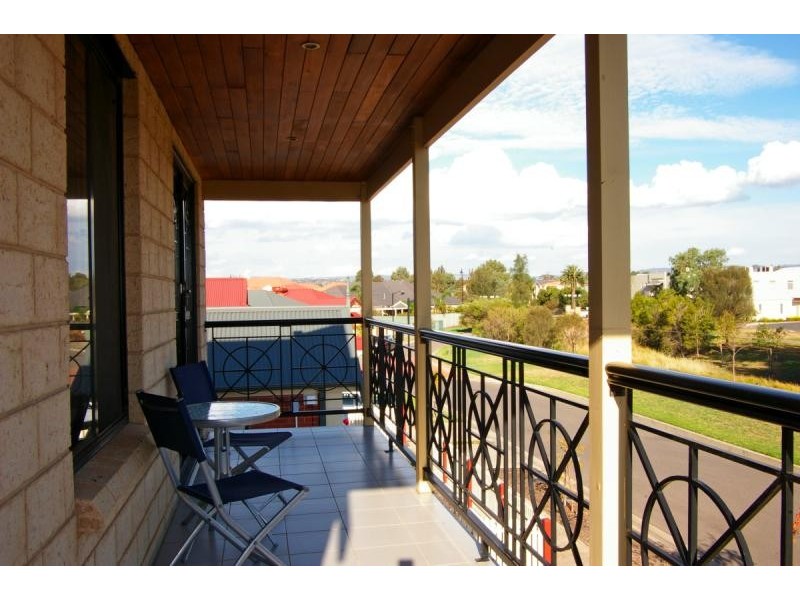 4 Coopers Crescent, Mawson Lakes SA 5095