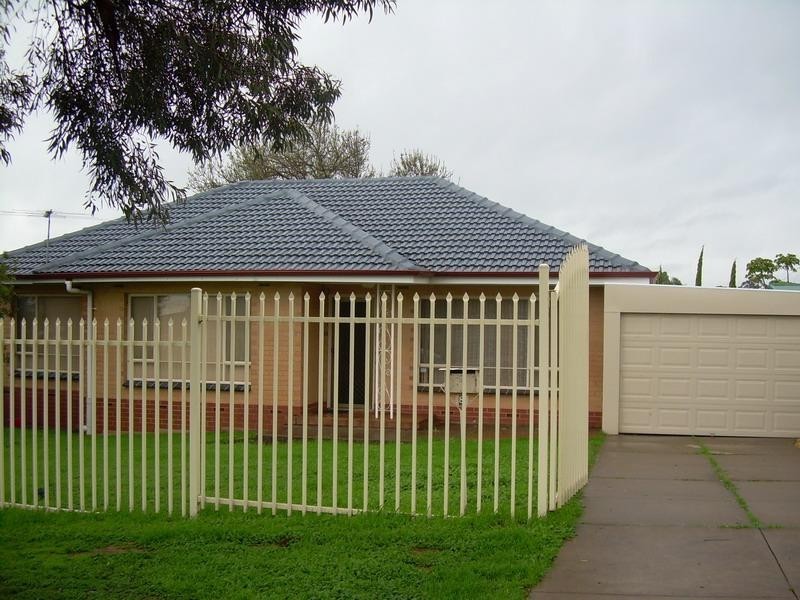 8 Miller Avenue, Para Hills SA 5096