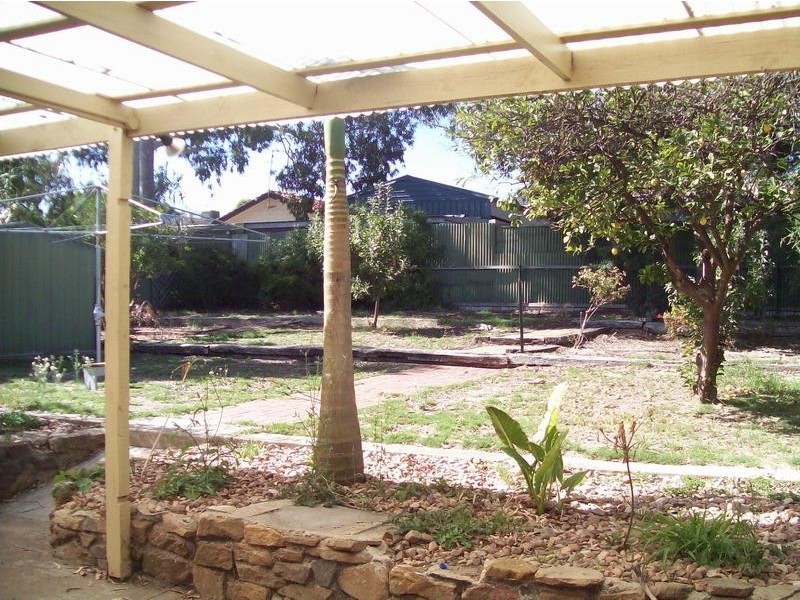11 Harris Road, Redwood Park SA 5097