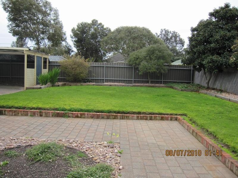 12 Elizabeth Crescent, Valley View SA 5093