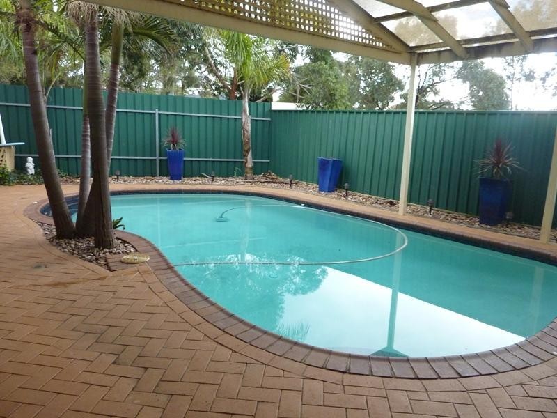 18 Dresden Rd, Modbury Heights SA 5092