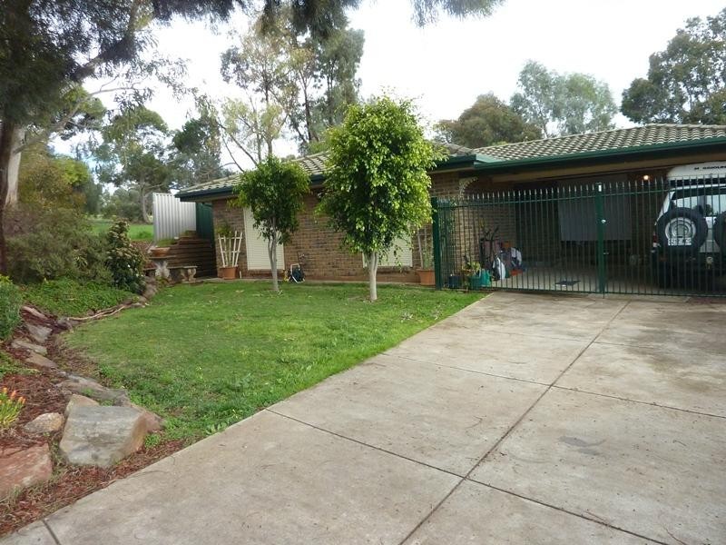 18 Dresden Rd, Modbury Heights SA 5092