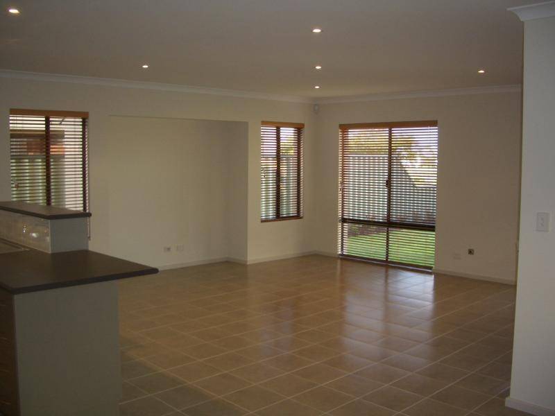 4 TATHRA LANE, Aubin Grove WA 6164