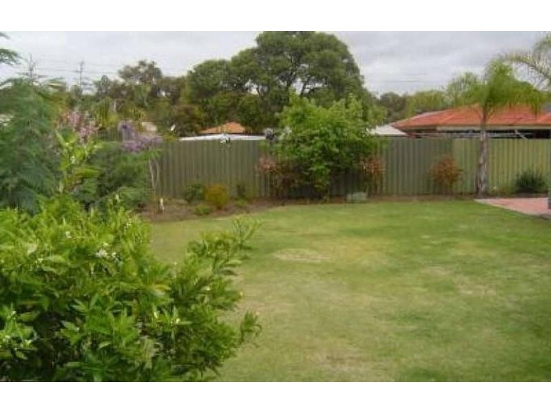15 Dotterel Way, Yangebup WA 6164