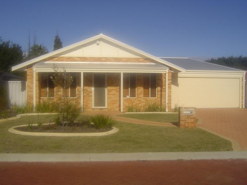 15 BOXLEY PLACE, Langford WA 6147