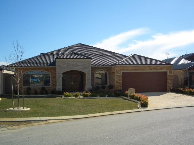 7 CAVERSHAM BEND, Southern River WA 6110