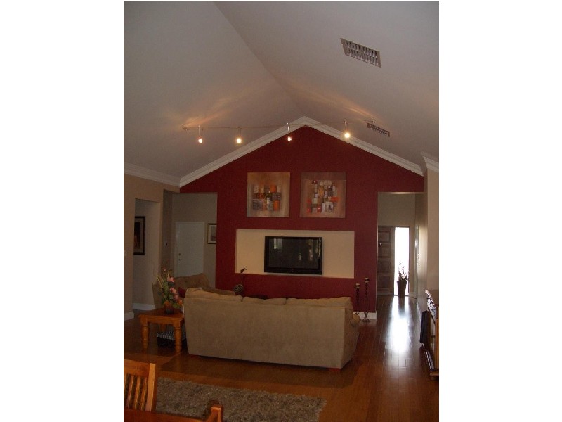 7 CAVERSHAM BEND, Southern River WA 6110