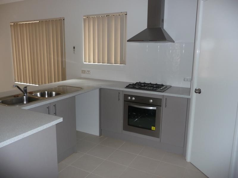 33 Camden Bvd, Aubin Grove WA 6164