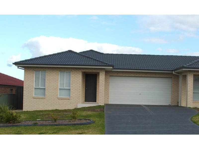 UNIT 2/18 JOHN VERGE DRIVE, Aberglasslyn NSW 2320