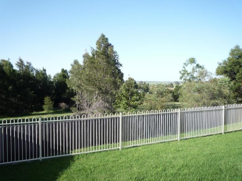 8 Parklands Road, Largs NSW 2320