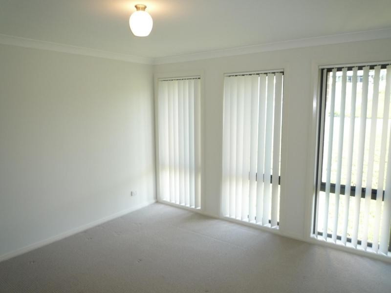 8 Parklands Road, Largs NSW 2320