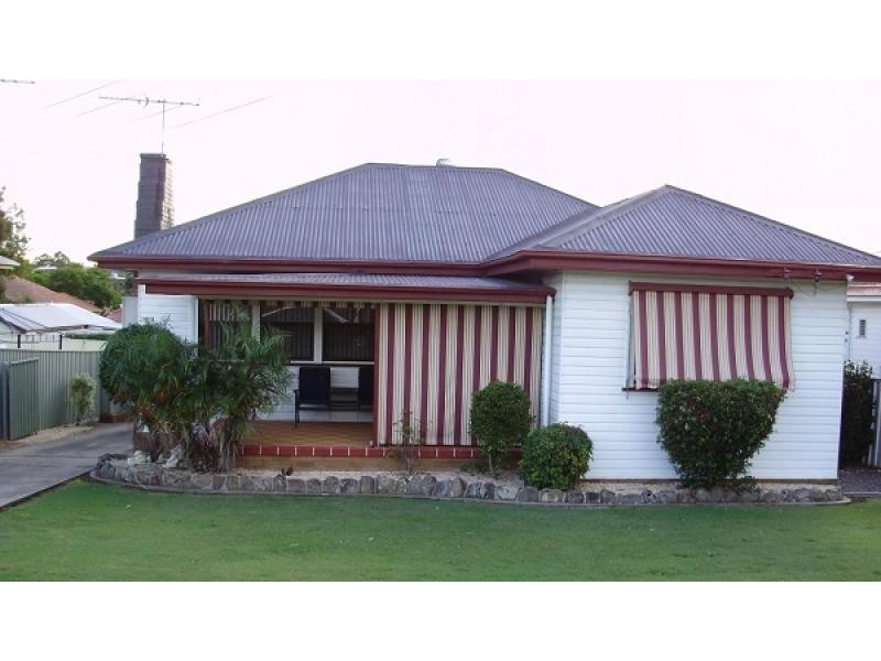 8 Fourth Ave, Rutherford NSW 2320